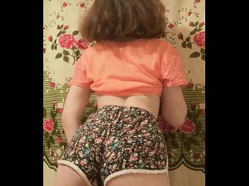 ❤️ Seksīga jauna skaistule izģērbjas no šortiem kamerā ❤️ Kaltais porno pie mums ﹏