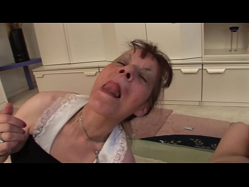 ❤️ Divām vecmāmiņām un vectētiņam ir sekss trijatā ❤️ Kaltais porno pie mums ﹏