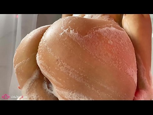 ❤️ Brunete masturbē makstiņu ar vibratoru līdz intensīvam orgasmam dušā ❤️ Kaltais porno pie mums ﹏