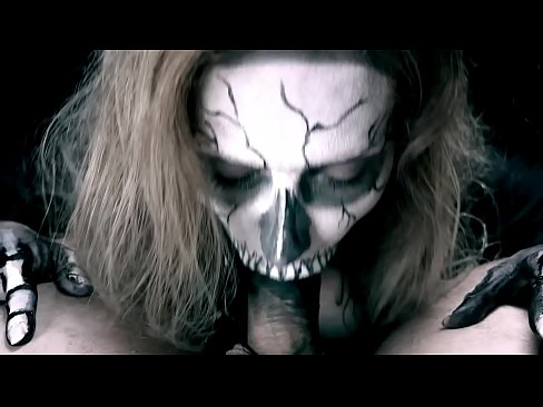 ❤️ Demoniska meitene sūc locekli ar savu melno muti un norij spermu. ❤️ Kaltais porno pie mums ﹏